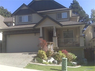 langley-5min to shops 1min to bus .great new house & area.