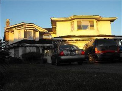 1 minute walk to buses stop and close to Skytrain Bridgeport Station