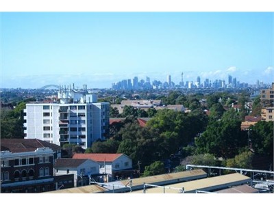 Room available in a Modern 2 bedroom appartment in strathfield.