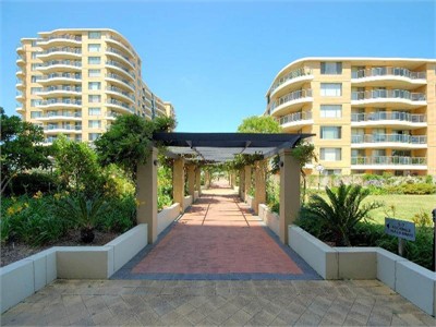 Share a Luxury Security 2 Bedroom Apartment with Bay View