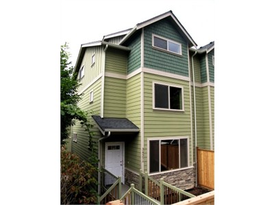 $800 Room for Rent in New 3 bed/2.5 bath Townhome on Queen Anne avail