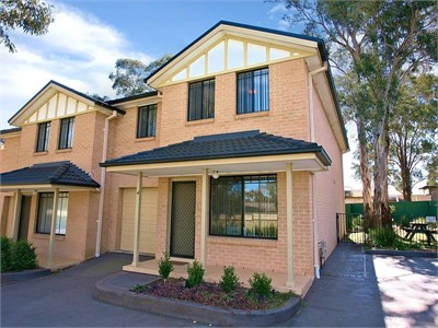 Quakers hill -5 minutes walk to station