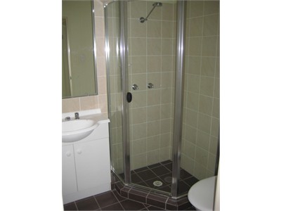 Fully Furnished own bathroom close to Griffith Uni & Hospital