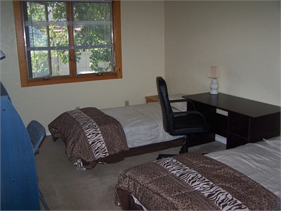 Furnished room, near by bus stop