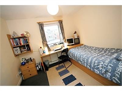 SINGLE ENSUITE ROOM TO RENT FOR STUDENT