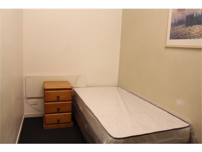 2 bedrooms furnished unit in Melbourne