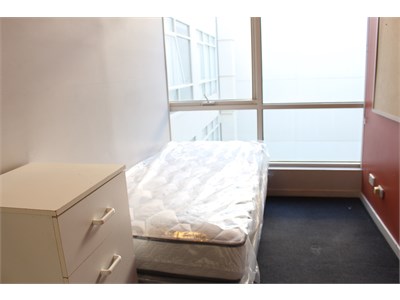 2 bedrooms furnished unit in Melbourne