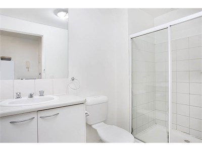 2 bedrooms furnished unit in Melbourne