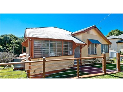 REDUCED PRICE Walking distance to QUT & RBH - Utilities Included