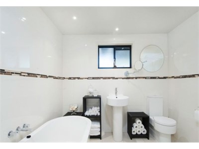 Runaway Bay - 50m to Broadwater! Exclusive Pool!