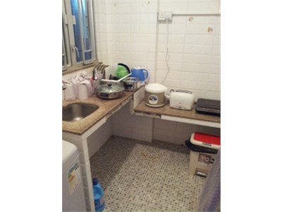 Kennedy Town~ Flat share available!!! Super close to HKU!!!