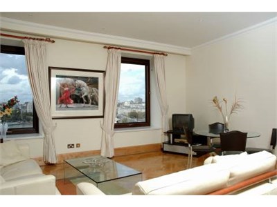 gorgeous apartment located on the stunning Royal Pde, opposite Princes