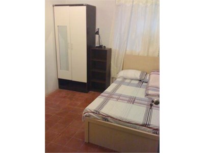 $8000 Comfy & Friendly SHAREFLAT just a minute walk to MTR. . .. (Cent