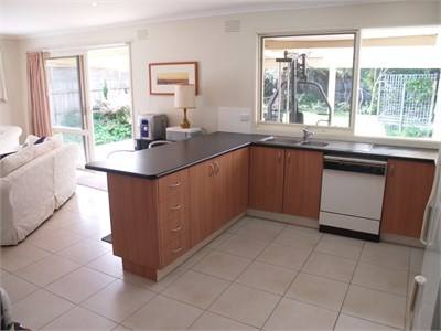 Private f/furn room minutes away from everything in Frankston