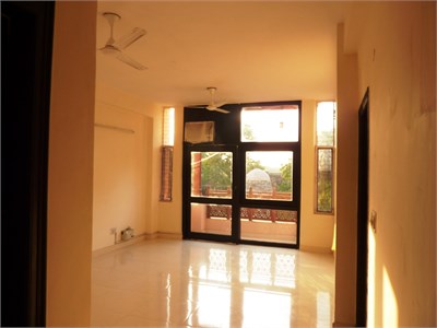 75000INR 2 bhk flat available in Hauz khasIdeal foreigners .