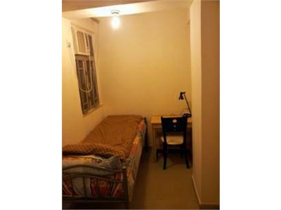 ? Room in kennedy town share my flat