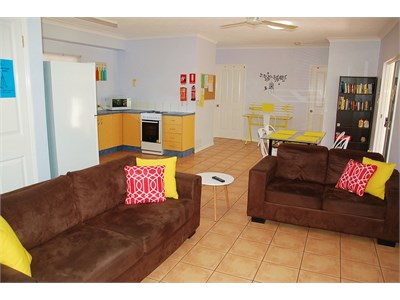 Cairns Sharehouse - Clean, central & budget friendly student accom