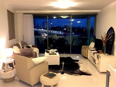 Available 2 bedrooms unit in melbourne city centre