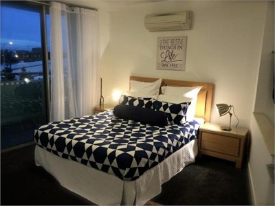 Available 2 bedrooms unit in melbourne city centre