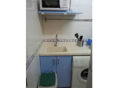 Fully Furnished SHAREFLAT Ready to Move in. . .near MTR Station