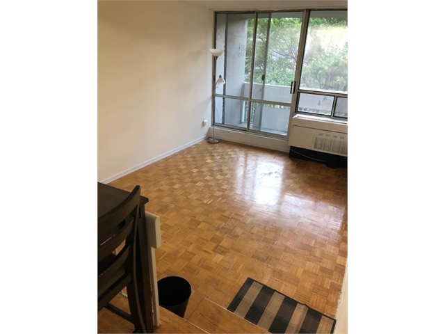 Female Roommate Needed, Downtown Apartment-Close to Eaton, Ryerson
