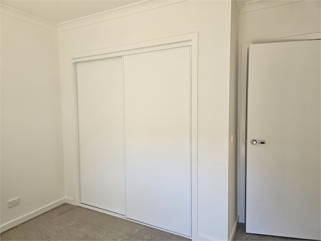 South Morang : En suite with BBQ area of a new townhouse.