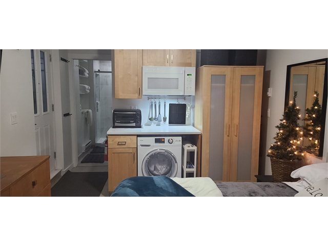 Private Room, Bathroom and Entrance, Bus Stop (1 min) Langley City