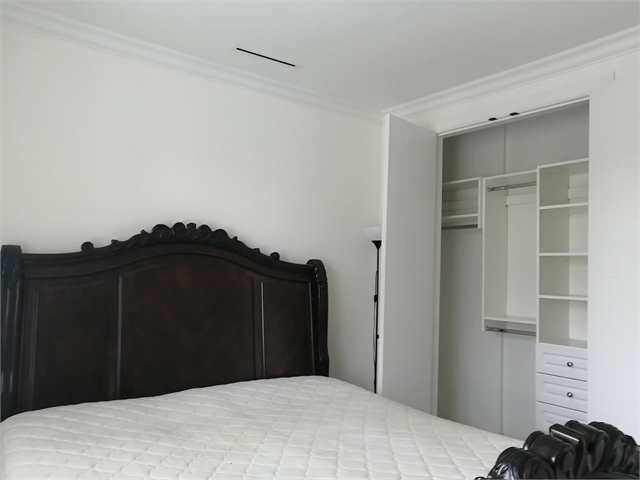 Upper floor bedroom and bathroom in new luxury house-Metrotown/BCIT