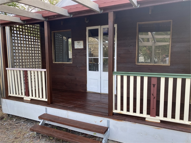Cute Renovated & Self Contained Cottage!  10 mins drive to USC & beach