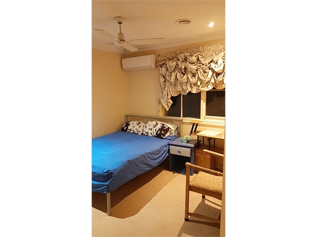 Alphington, 1 bedroom with own bathroom , 2 minutes to bus