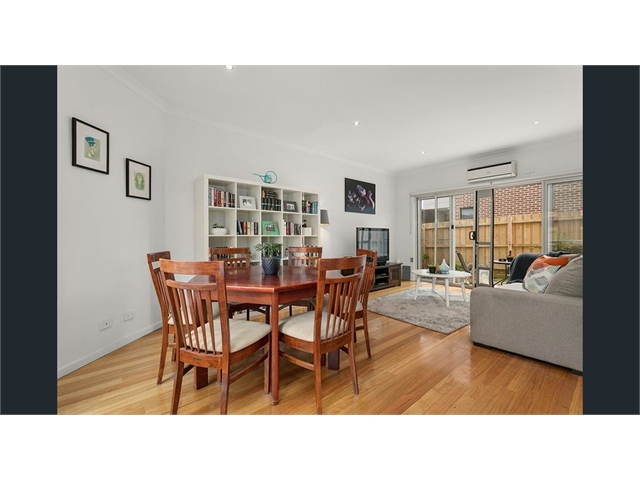 Pascoe Vale - Quiet, furnished townhouse - 5 Minute walk to station.