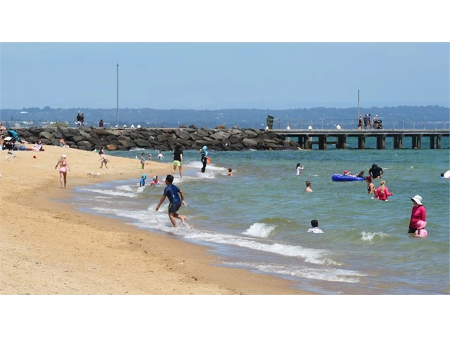 Beachside Mordialloc - 9 Mins to Train Station with Private Bathroom