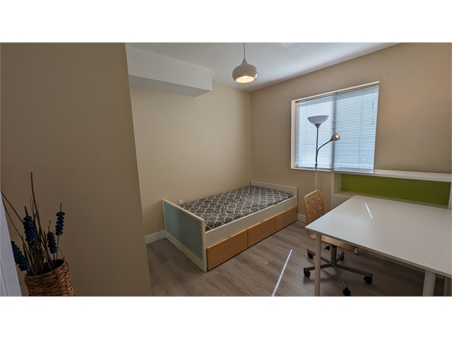 Bright, spacious, quiet fully furnished room. Walk to Douglas College.