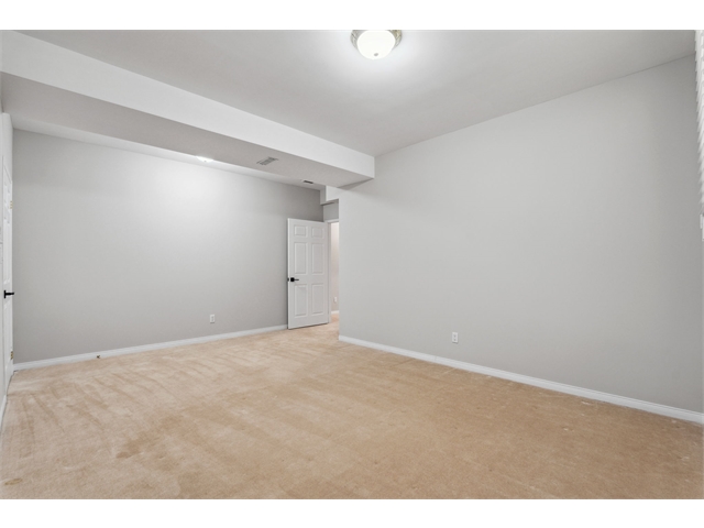 Full walkout basement in Markham - Separate kitchen and bathroom