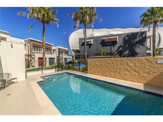Beautiful modern townhouse in Central Robina!