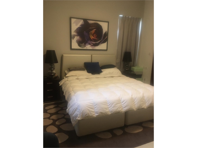 Large Furnished Room-Downtown Toronto-Utilities and Internet Included