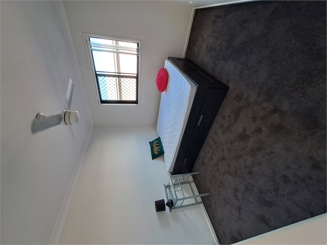 Coomera-bright spacious furnished room